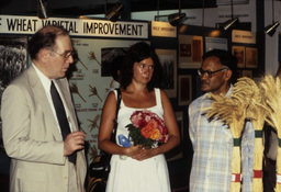1982-04-01: Lyndon and Helga LaRouche visit agricultural exhibition near New Delhi, India