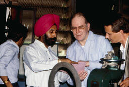 1982-04-01: Lyndon LaRouche visits Escorts tractor plant in Faridabad, India